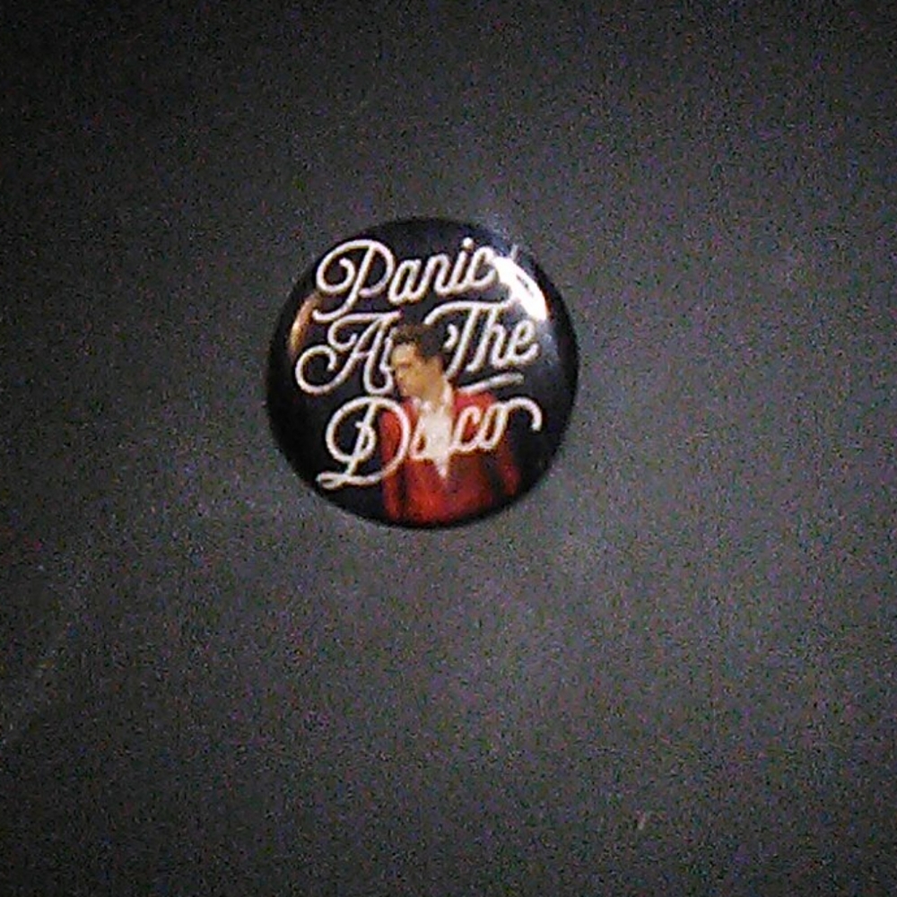✨ free w/ bundle✨Panic! at the Disco pin